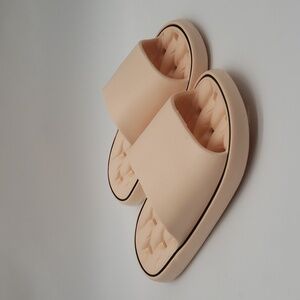 192- Slippers For the House Size Medium NWT